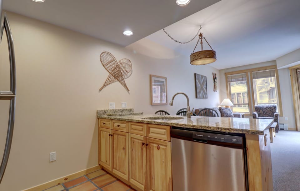 Condo, 1 Bedroom | Private kitchen | Fridge, microwave, oven, dishwasher
