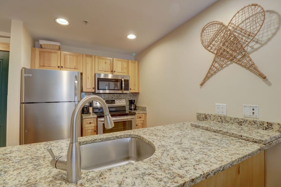 Condo, 1 Bedroom | Private kitchen | Fridge, microwave, oven, dishwasher