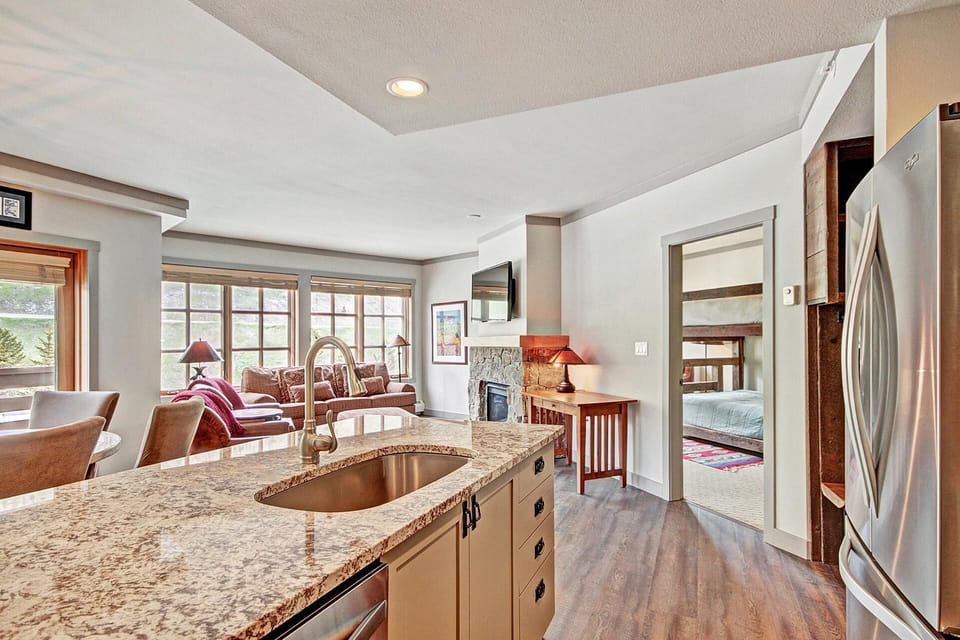 Condo, 2 Bedrooms | Private kitchen | Full-size fridge, microwave, oven, dishwasher