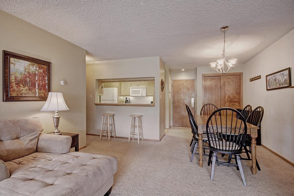 Condo, 2 Bedrooms | Interior