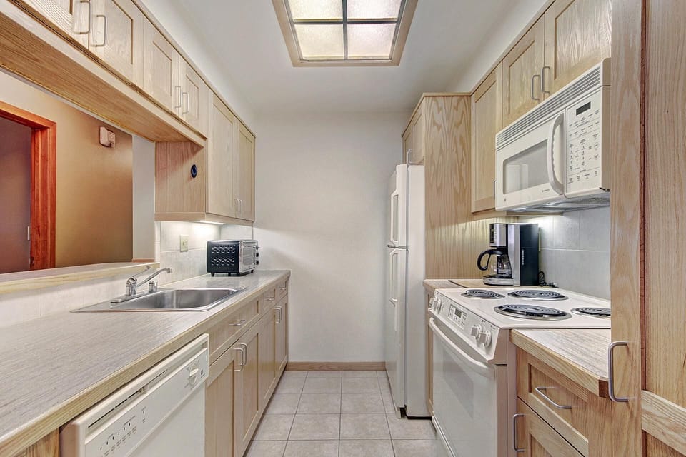 Condo, 2 Bedrooms | Private kitchen | Fridge, microwave, oven, stovetop