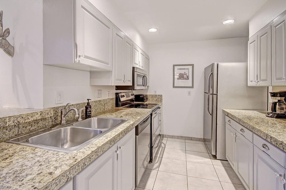 Condo, 4 Bedrooms | Private kitchen | Full-size fridge, microwave, oven, dishwasher