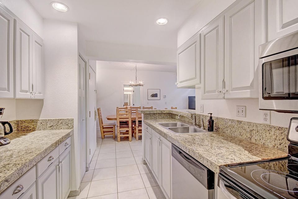 Condo, 4 Bedrooms | Private kitchen | Full-size fridge, microwave, oven, dishwasher