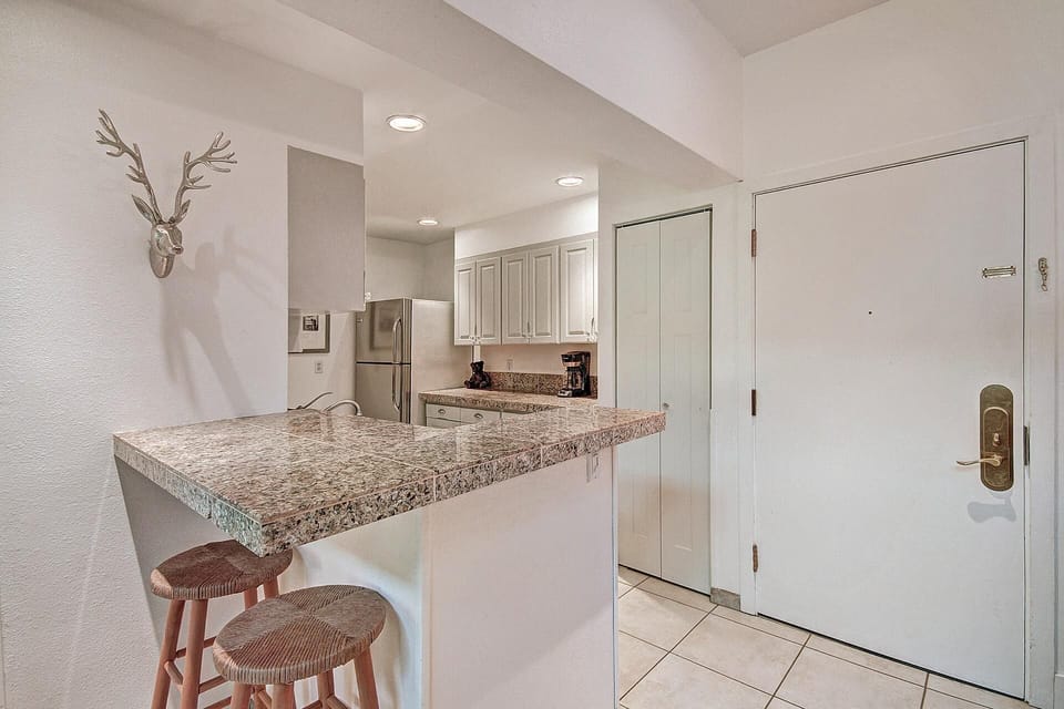 Condo, 4 Bedrooms | Private kitchen | Full-size fridge, microwave, oven, dishwasher
