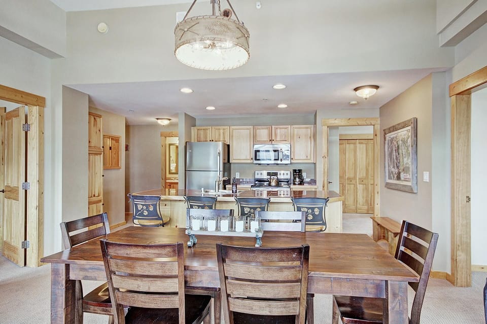 Condo, 3 Bedrooms | Private kitchen | Full-size fridge, microwave, oven, stovetop