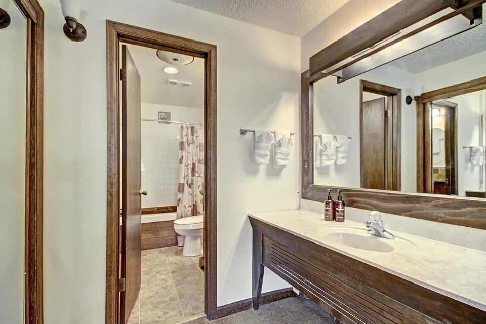 Pet-Friendly Ski in Ski out Condo 30 Second Walk to Lift  - SF204 by RedAwning Apartment in Summit County