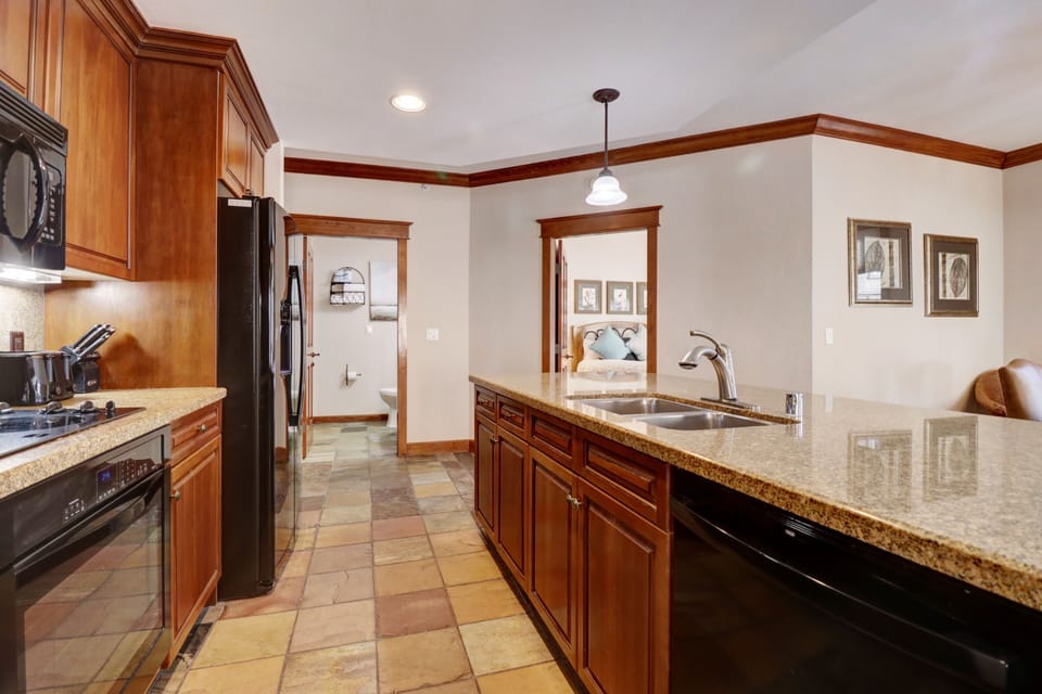 Condo, 2 Bedrooms | Private kitchen | Fridge, microwave, oven, stovetop