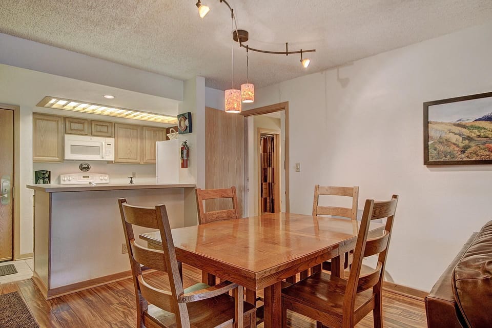 Condo, 1 Bedroom | Dining