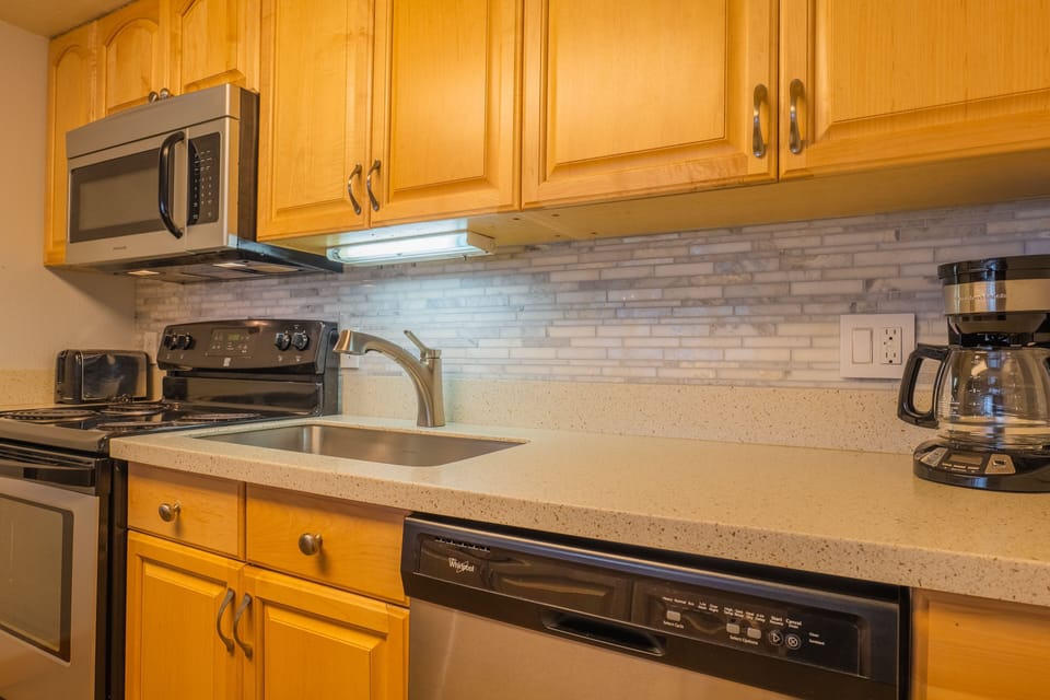 Condo, 2 Bedrooms | Private kitchen | Full-size fridge, microwave, oven, stovetop