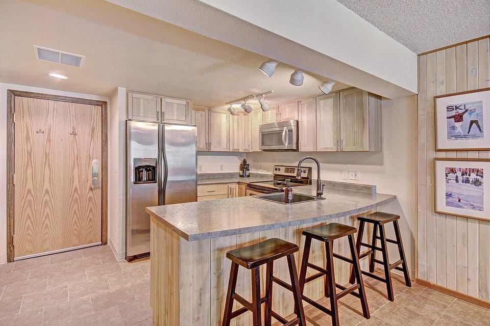 Condo, 1 Bedroom | Private kitchen | Fridge, toaster