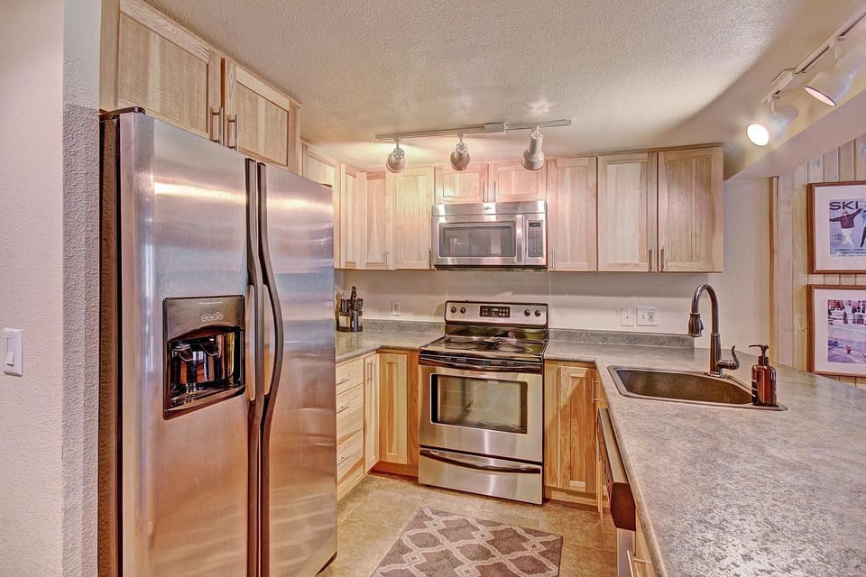 Condo, 1 Bedroom | Private kitchen | Fridge, toaster