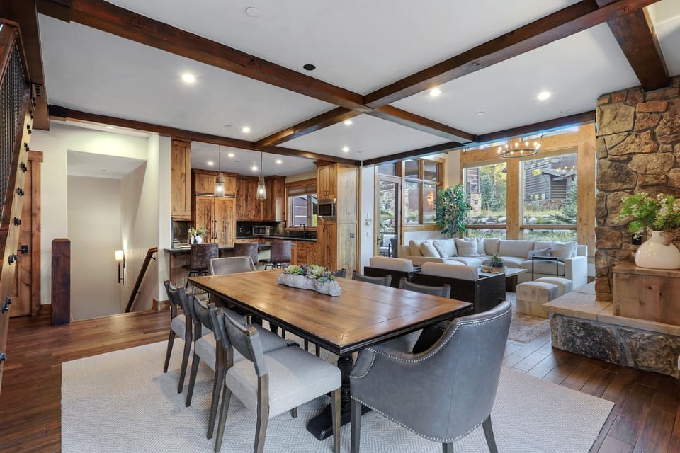 House, 5 Bedrooms | Private kitchen | Full-size fridge, microwave, oven, stovetop