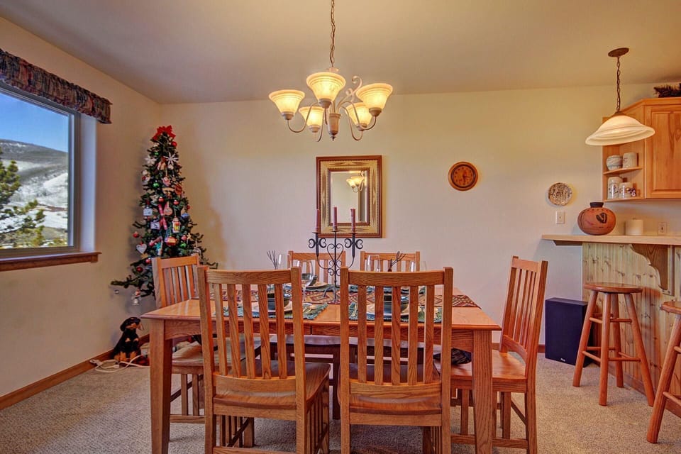 Townhome, 2 Bedrooms | Dining