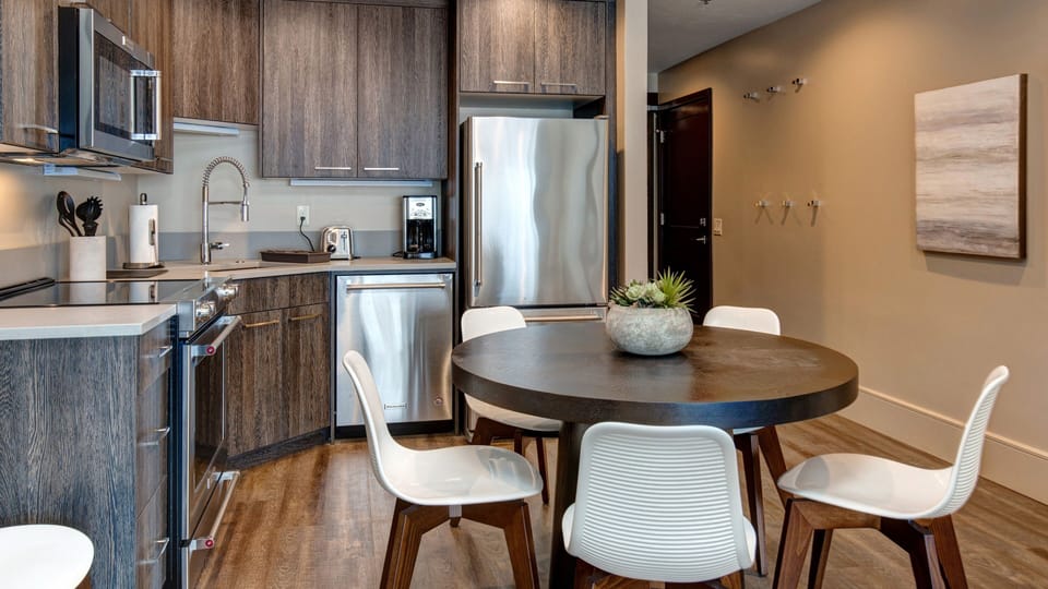 Condo, 3 Bedrooms | Interior