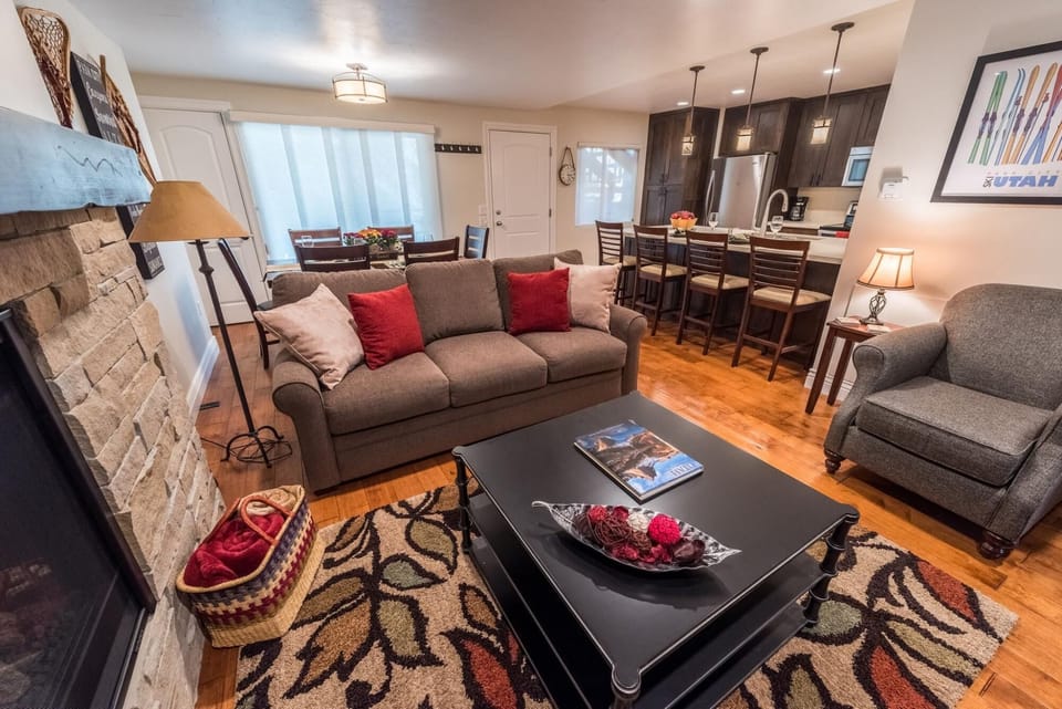 Condo, 2 Bedrooms | Interior
