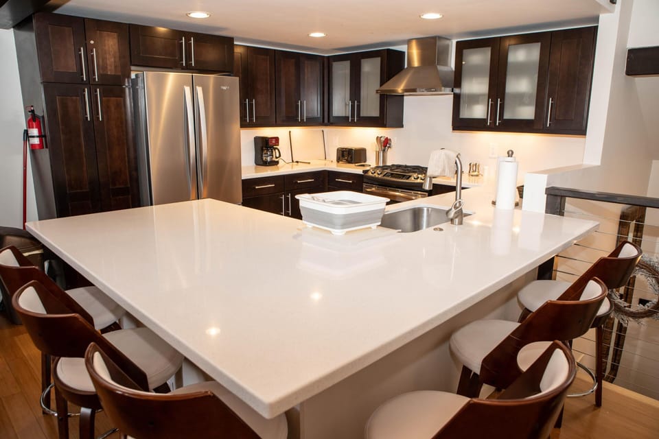 Townhome, 3 Bedrooms | Private kitchen | Fridge, microwave, oven, dishwasher