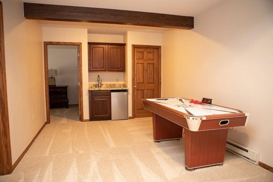 Townhome, 4 Bedrooms | Business center
