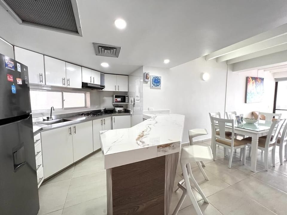 Family Apartment, 2 Bedrooms (303) | Private kitchen | Fridge, microwave, oven, stovetop