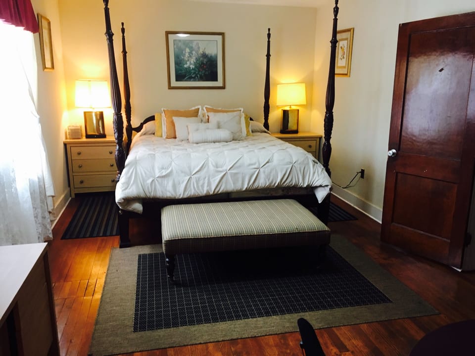 Superior Room, 1 King Bed | Individually decorated, individually furnished, free WiFi