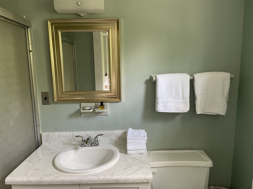 Basic Double Room, 1 Queen Bed | Bathroom | Shower, rainfall showerhead, hair dryer, towels