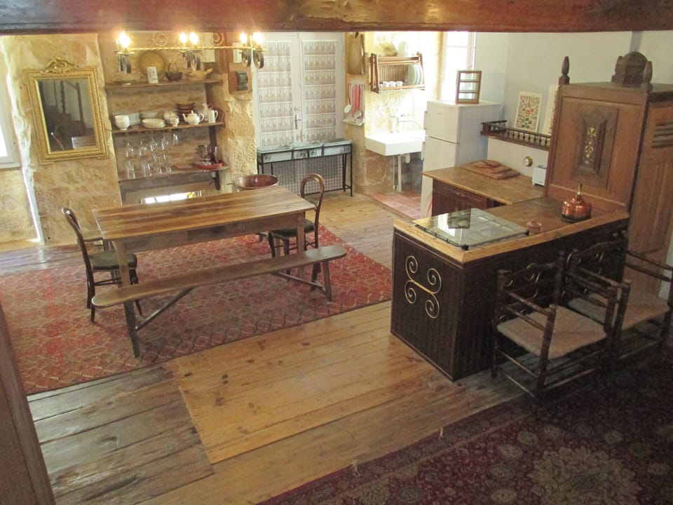 Open plan kitchen/dining room.