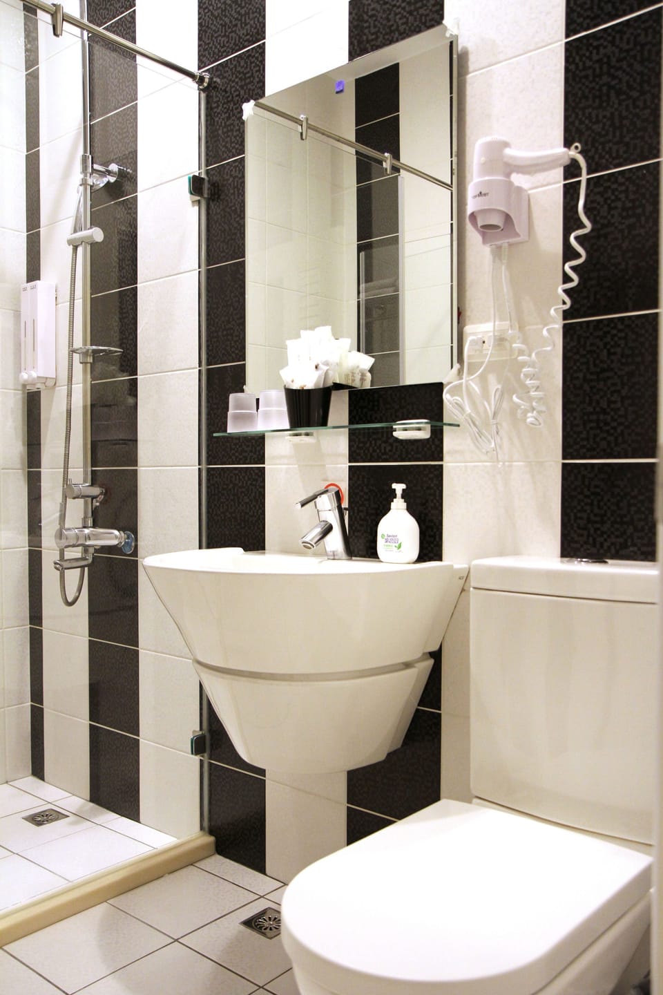 Standard Double Room, City View | Bathroom sink