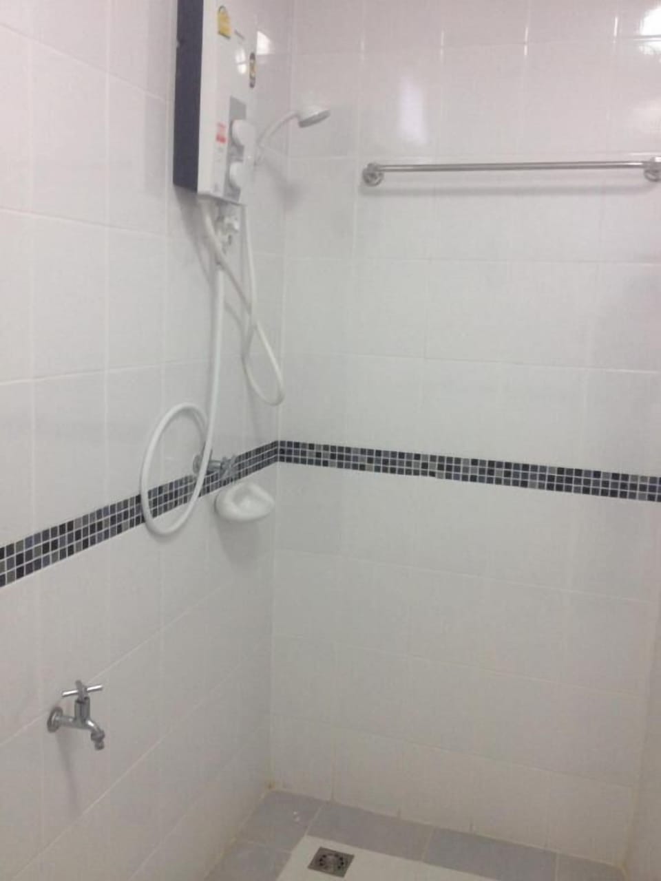 Shower, free toiletries, towels