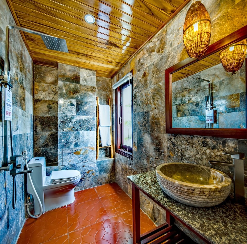 Shower, free toiletries, hair dryer, bathrobes