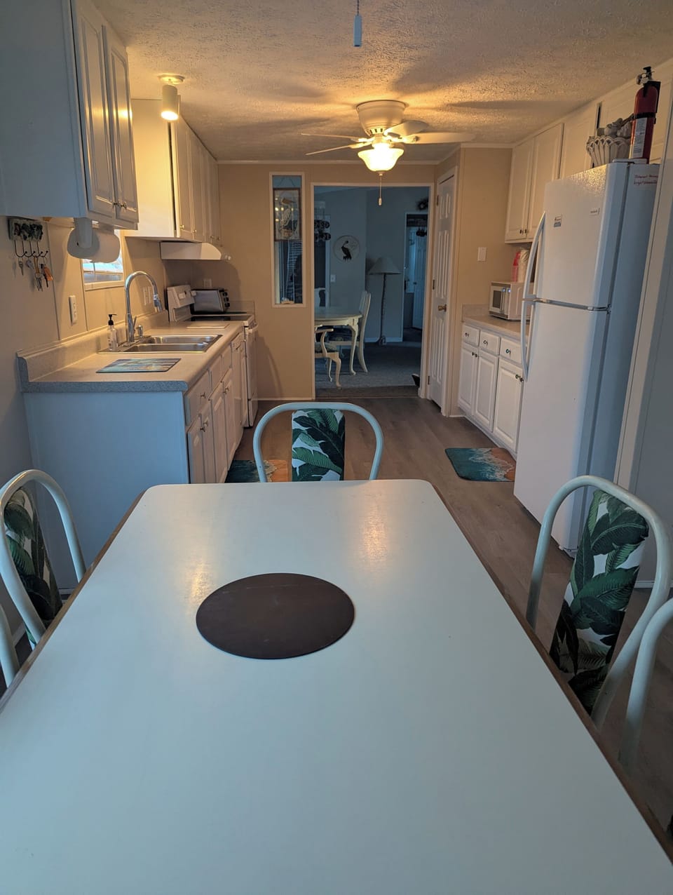 Large eat in kitchen 