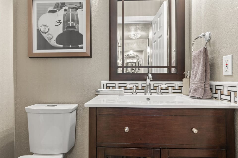 Half bath/1st floor