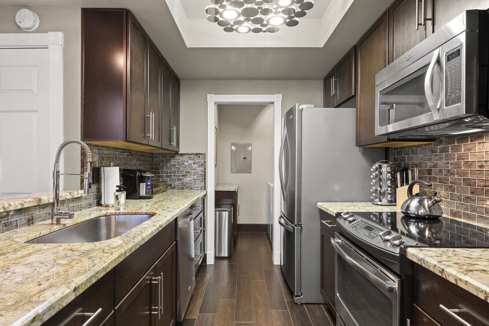 Kitchen/laundry room