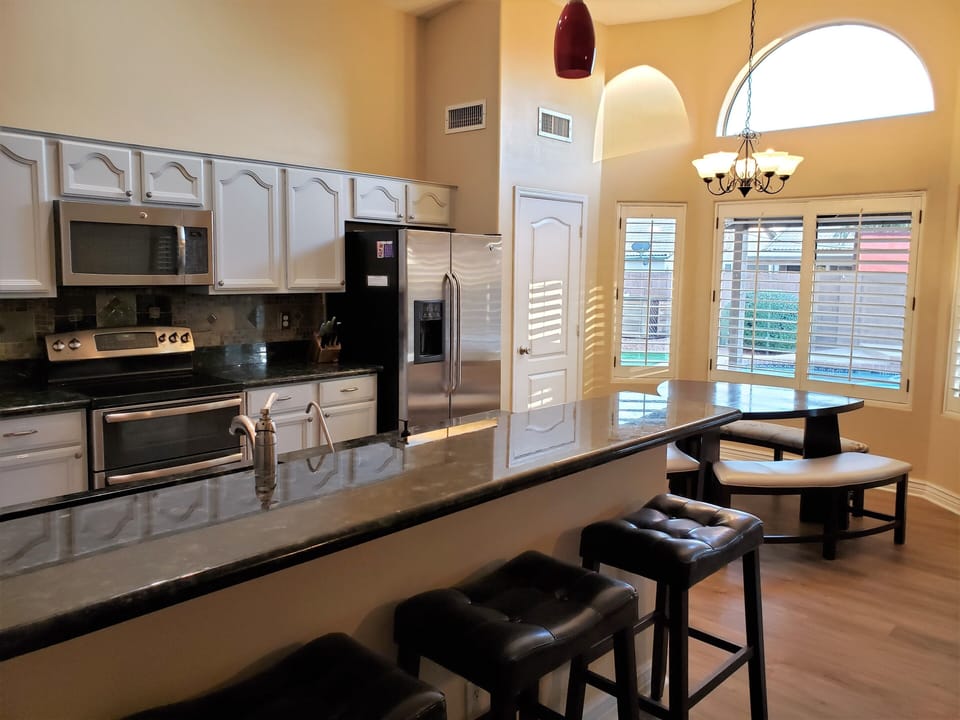 Kitchen & dinette