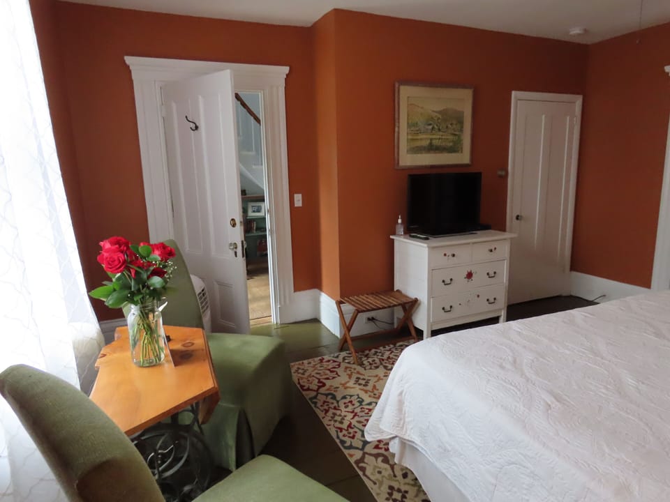 Bedroom, door open to foyer