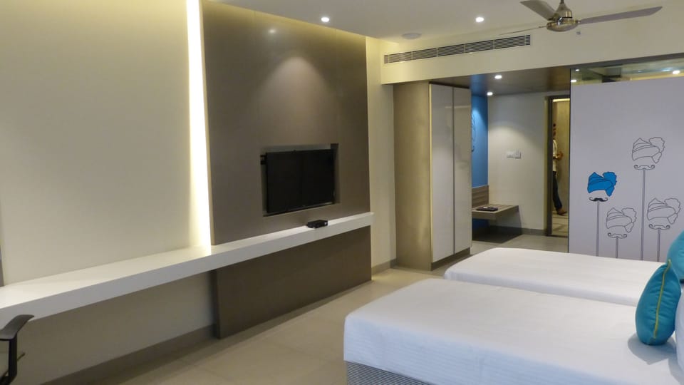 Superior Double Room | In-room safe, desk, soundproofing, iron/ironing board
