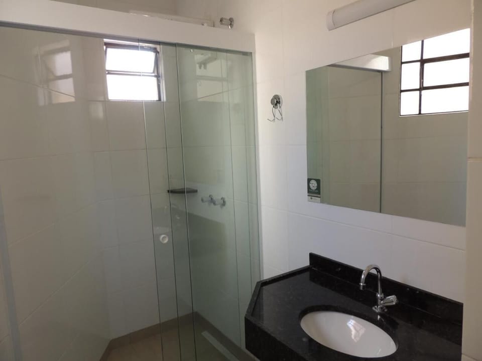 Shower, free toiletries, towels