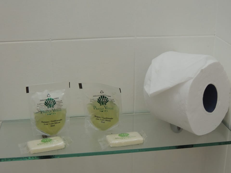 Shower, free toiletries, towels