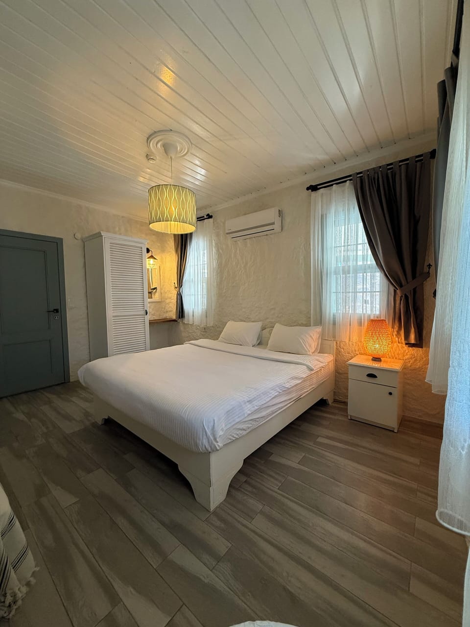 Comfort Double Room | Premium bedding, minibar, desk, WiFi (free)