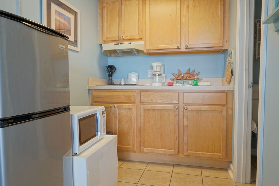 Fridge, microwave, coffee/tea maker, cookware/dishes/utensils