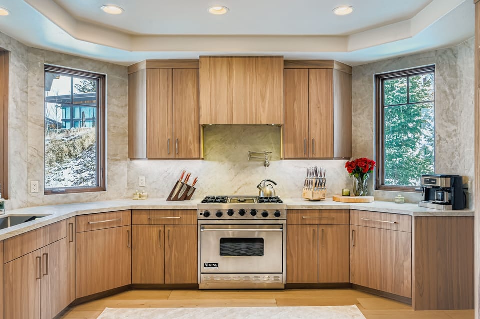 House, 4 Bedrooms | Private kitchen | Full-size fridge, microwave, oven, stovetop