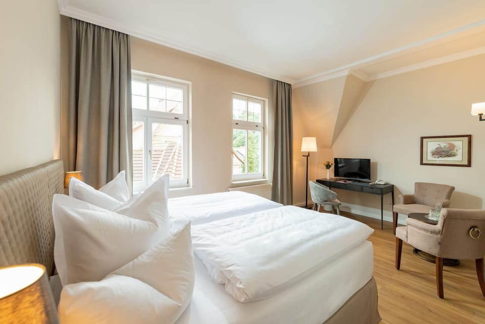 Superior Double Room | Hypo-allergenic bedding available, in-room safe, WiFi (free), bed sheets