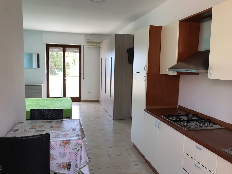Apartment | Desk, free WiFi, bed sheets