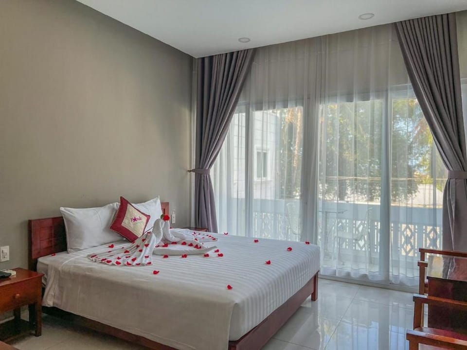 Superior Double Room | Hypo-allergenic bedding, minibar, in-room safe, desk