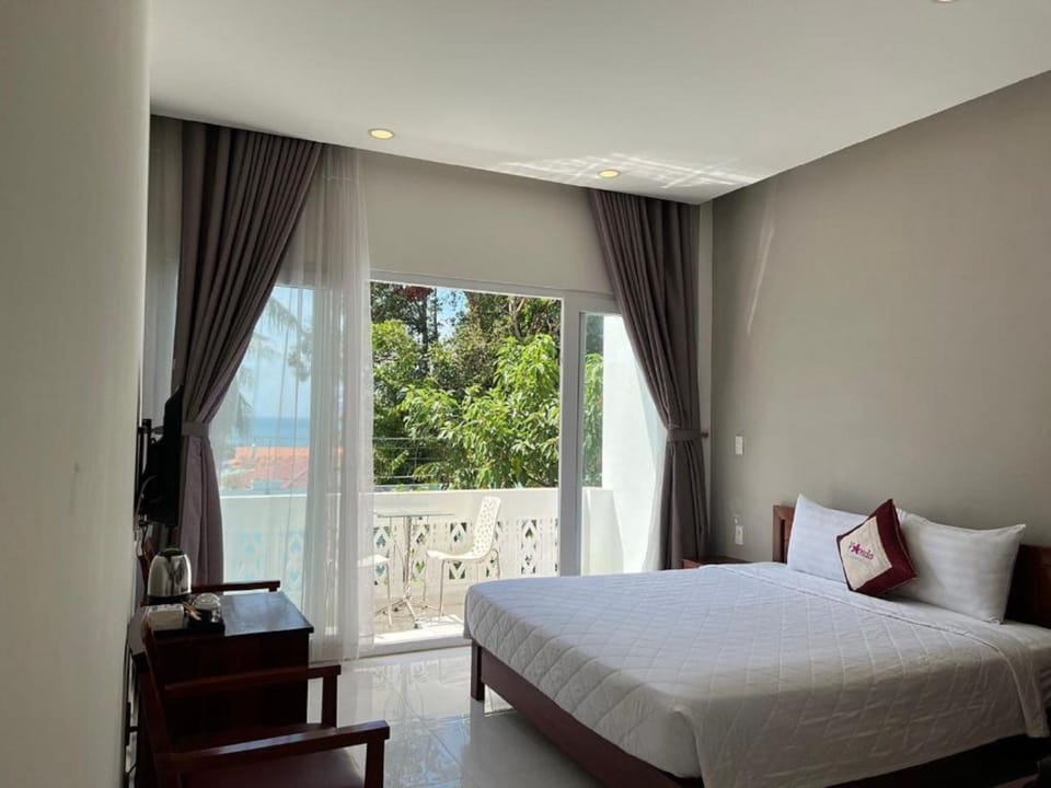 Superior Double Room | Hypo-allergenic bedding, minibar, in-room safe, desk