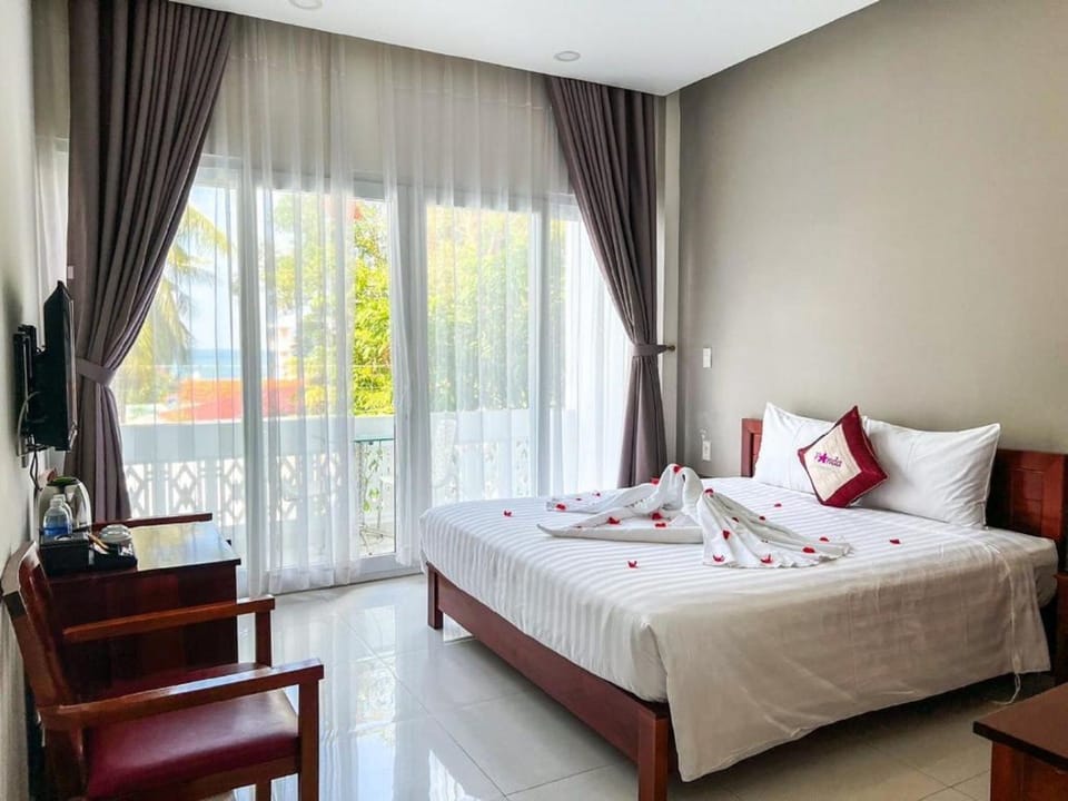 Superior Double Room | Hypo-allergenic bedding, minibar, in-room safe, desk