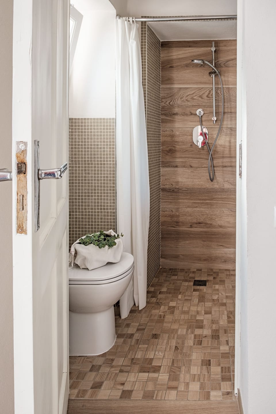 Basic Double Room Single Use, 1 Bedroom, Garden Area | Bathroom | Shower, bidet, towels