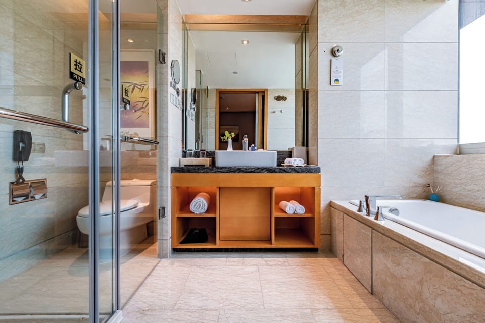 Separate tub and shower, deep soaking tub, rainfall showerhead