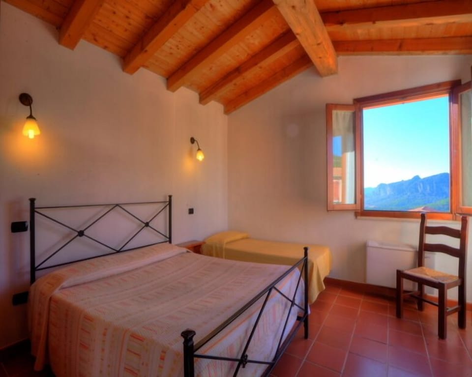 Triple Room | Rollaway beds, free WiFi