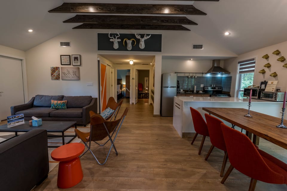 Cottage (Basha) | Living area | Flat-screen TV