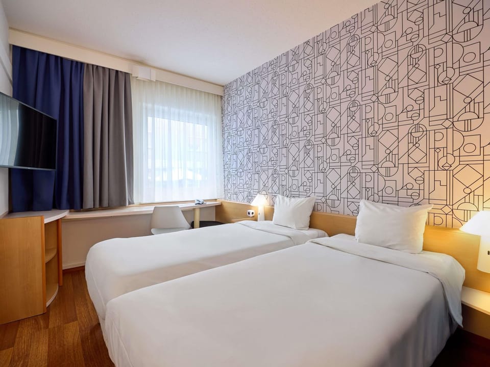 Standard Room, 2 Twin Beds | In-room safe, desk, blackout drapes, free WiFi