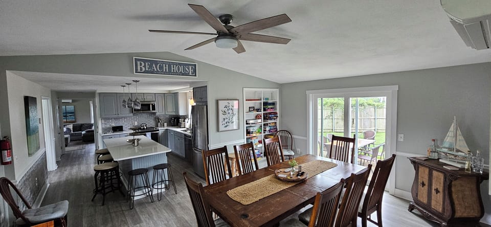 Kitchen & Dining 